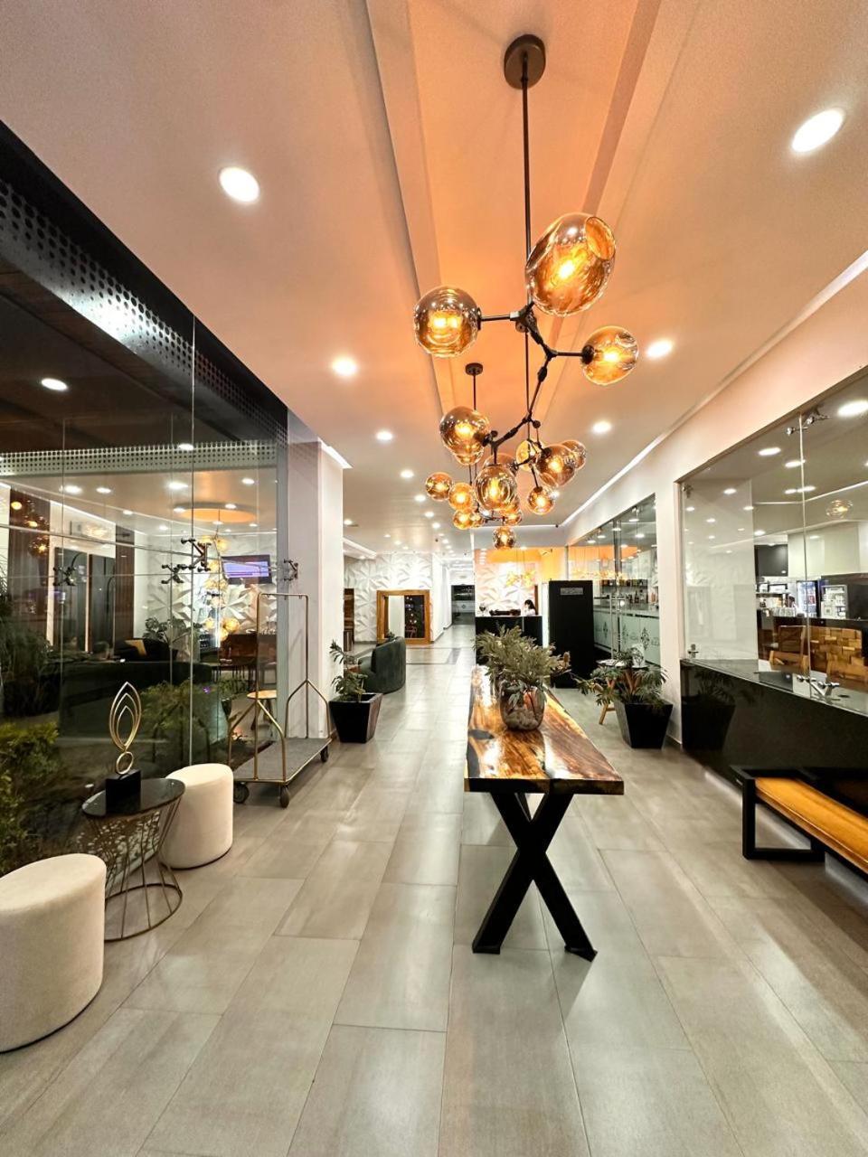 Hotel Bugari Aeropuerto Guadalajara Las Pintas Экстерьер фото